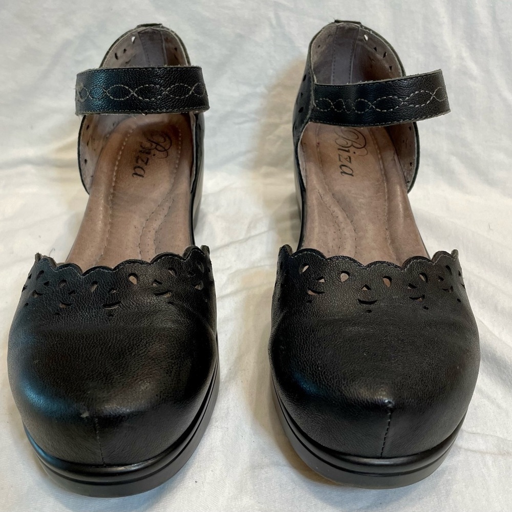 Biza Mary Jane’s black wedge